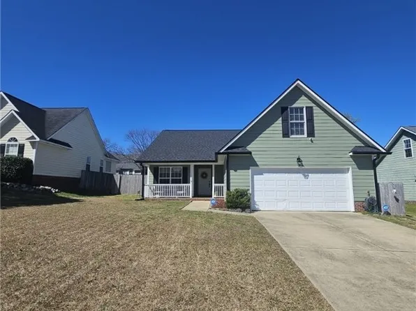 1512 Laurel Oak Dr, Fayetteville, NC 28314