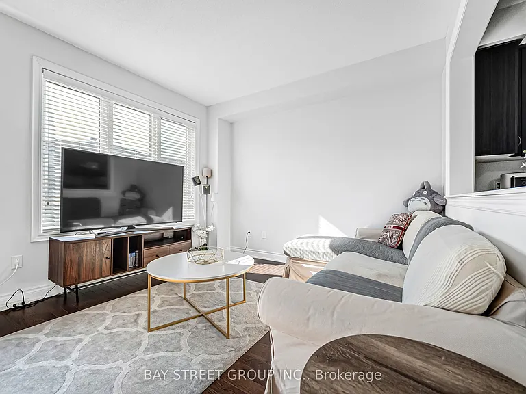 60 Mohandas Dr — Photo 23
