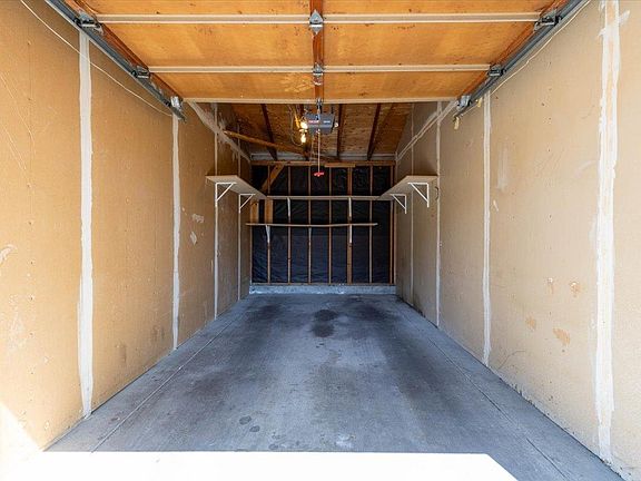 3rd image of 1604 Thornleaf Way