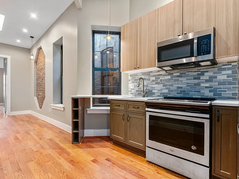 253 Hart St #2L — Photo 2