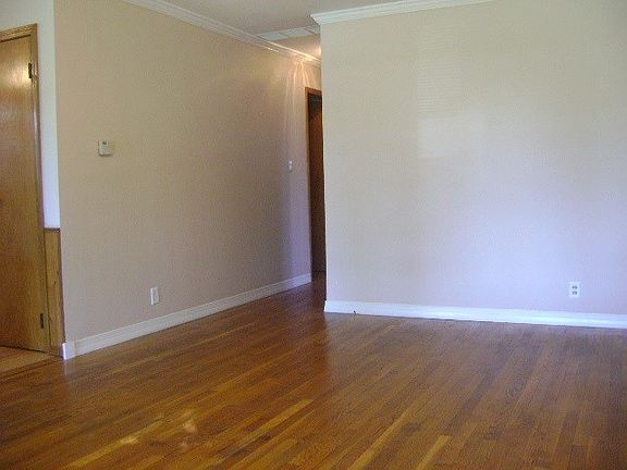 3rd image of 806 S Middleboro Ave