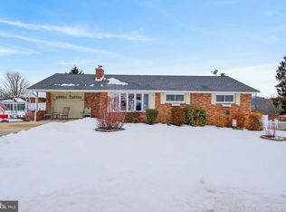 18 Woodland Dr, Jacobus, PA 17407