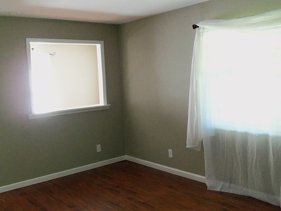 4th image of 859 Potters Ln
