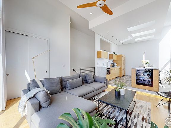 4th image of 1125 W 37th Ave #1