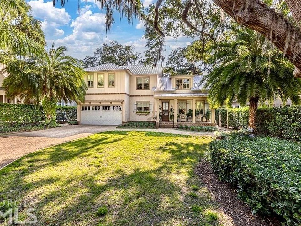 1st image of 1031 Village Oaks Ln
