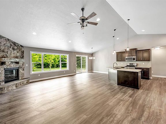 3rd image of 2706 W Scarlet Oak Cir