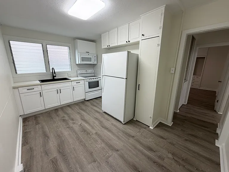 1576 Piikoi St — Photo 4