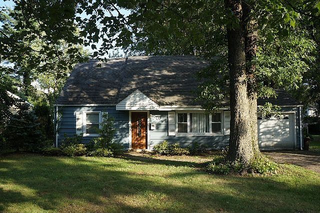1st image of 20 Park Dr