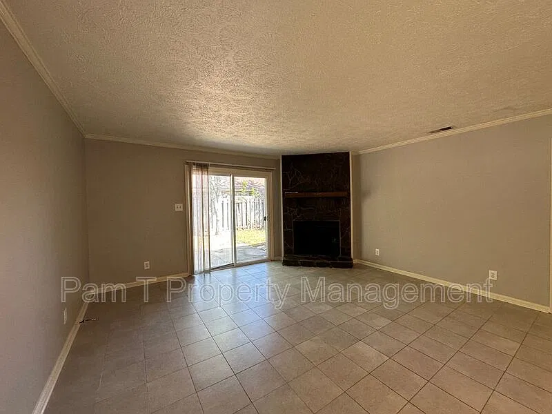 2 bed, 2.0 bath, 1130 sqft, $1,595 — Photo 2