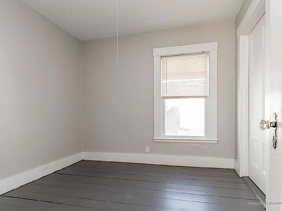 4th image of 24 Lamb St #2