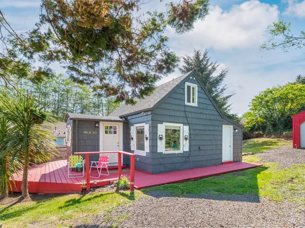 1926 NE 18th St, Lincoln City, OR 97367