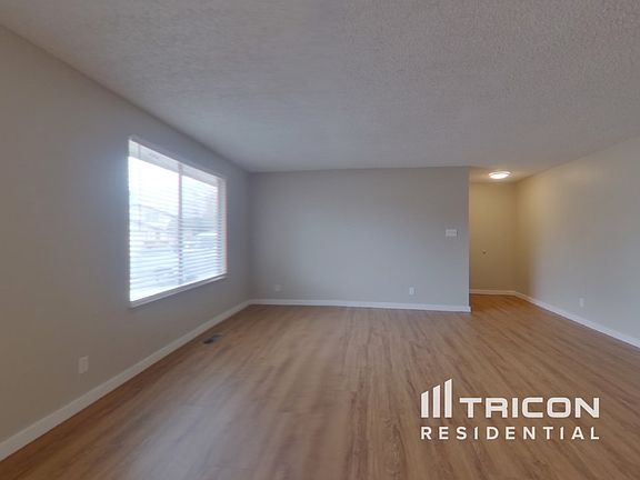2nd image of 806 Glenbrook Ct