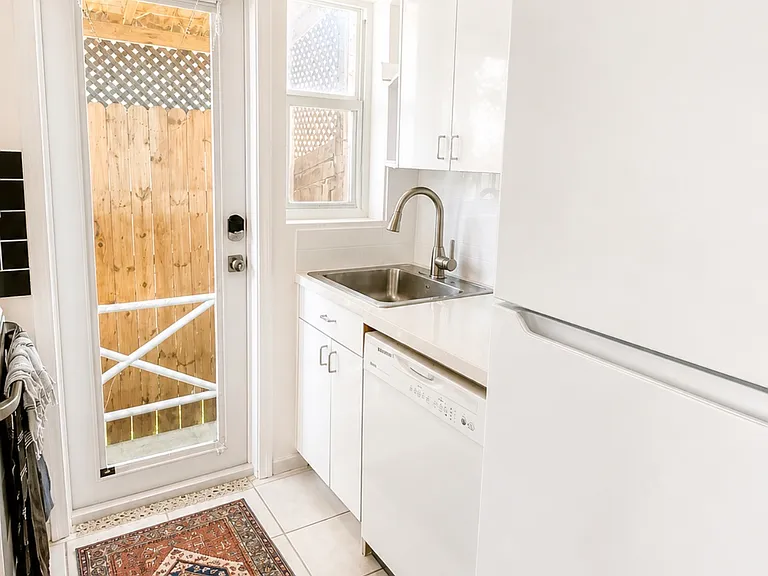 326 Madison St #2 — Photo 16