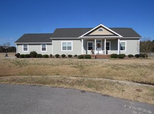 101 Glendale Dr, Pikeville, NC 27863