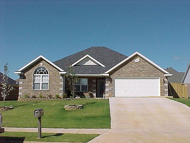 1st image of 501 NE Shasta Ct