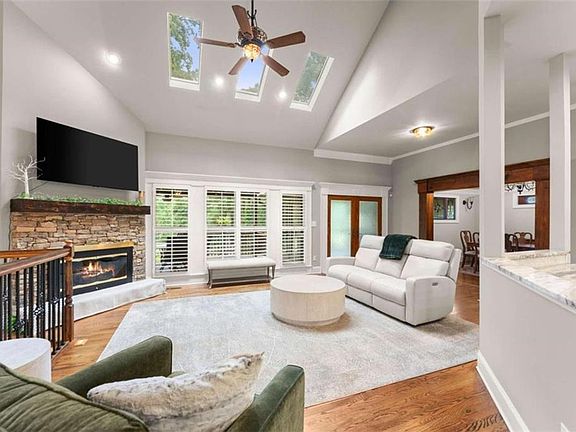 2nd image of 5825 Sweetbottom Ln