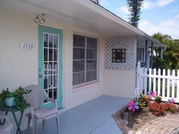 1118 Vineyard Pl, Lehigh Acres, FL 33936