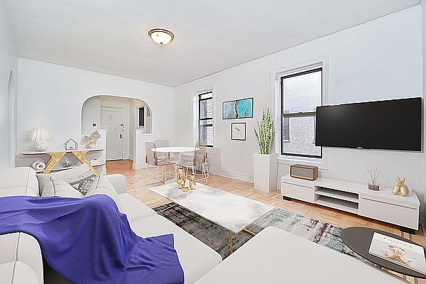 1st image of 121 Seaman Ave APT 4B
