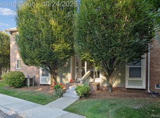 745 Randolph St APT 223, Northville, MI 48167