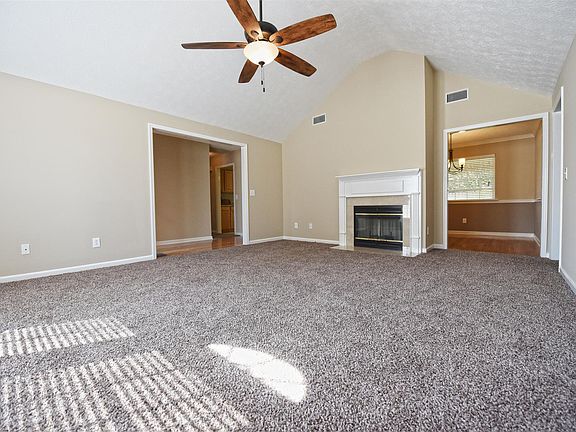 3rd image of 904 Thomastown Dr