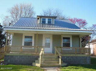 732 E North Ave, Flora, IL 62839