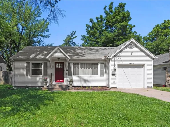 1304 6th Ave, Leavenworth, KS 66048
