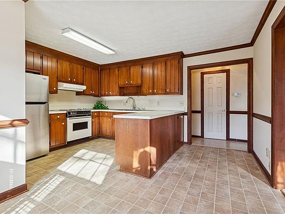 5th image of 19 Capps Quarters #1