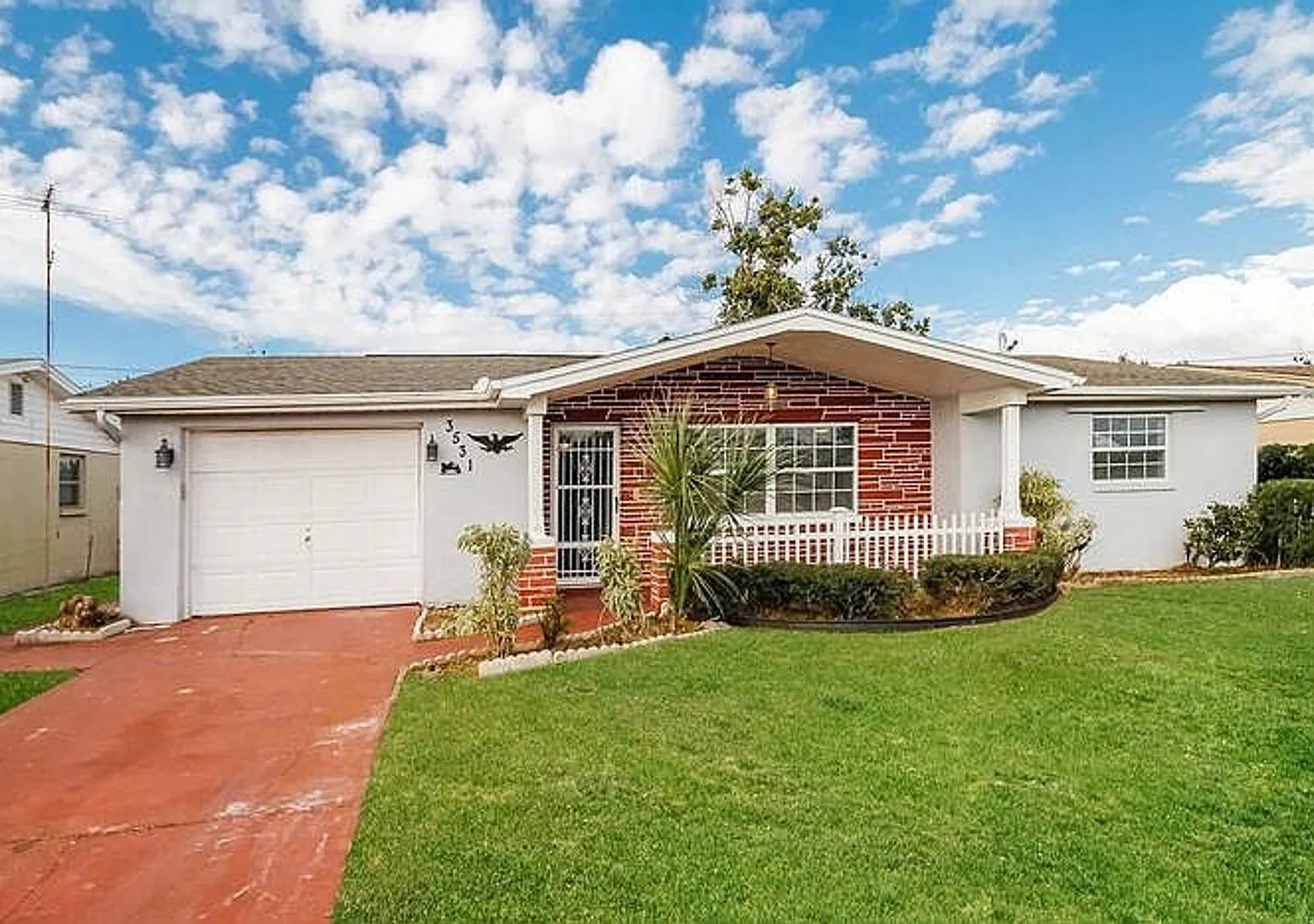 Charming 2/2 Home in Holiday, Florida - Seconds from US Highway 19! — Photo 1
