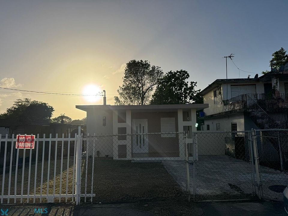 1st image of 118 Bajadero