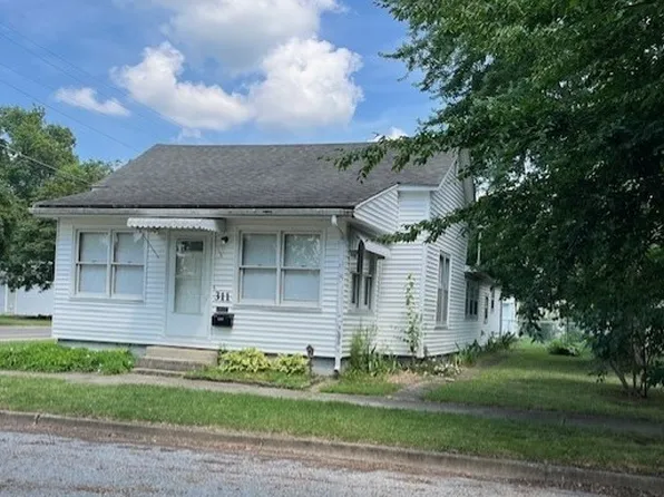 311 N Saint Clair St, Altamont, IL 62411