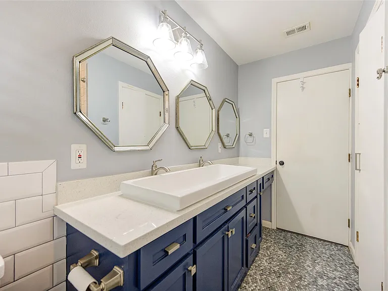 5019 Oak Forest Dr — Photo 23