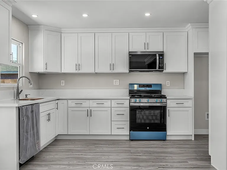 20431 Lassen St — Photo 4