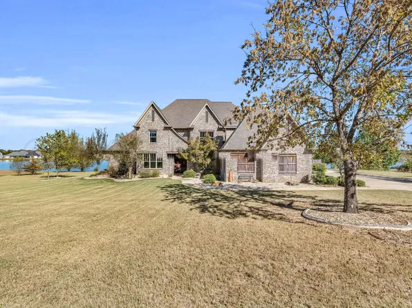 405 Prairie Waters Dr, Columbus, MS 39701