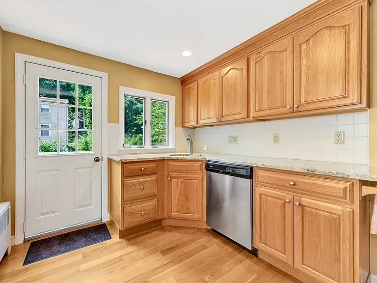 64 Wilbur Ave #A — Photo 7