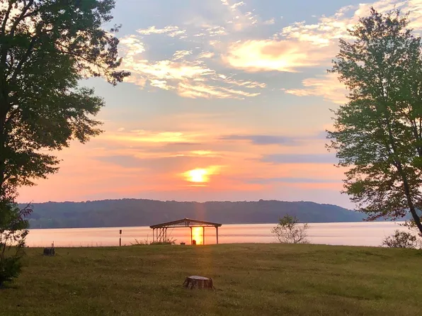 56 Bayshore Dr, Cadiz, KY 42211