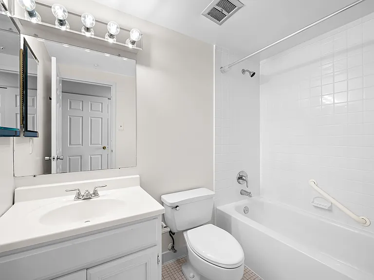 28 Allegheny Ave #1608 — Photo 16
