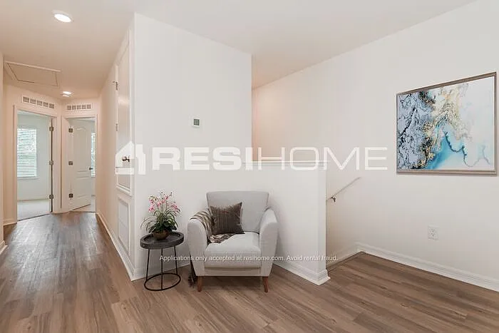 3 bed, 2.5 bath, 1694 sqft, $1,915 — Photo 4