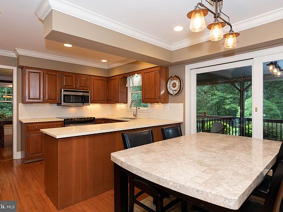 4th image of 330 Wedgewood Dr