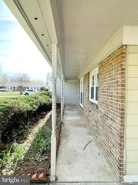 4 bed, 2.0 bath, 1637 sqft, $3,500 — Photo 3