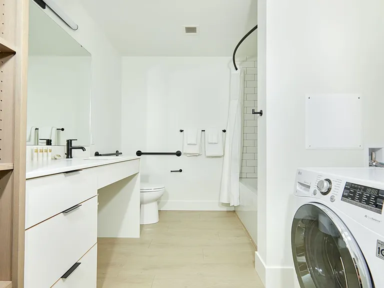 Solis Apartments — Photo 18