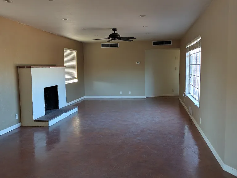 1405 E Lester St — Photo 3