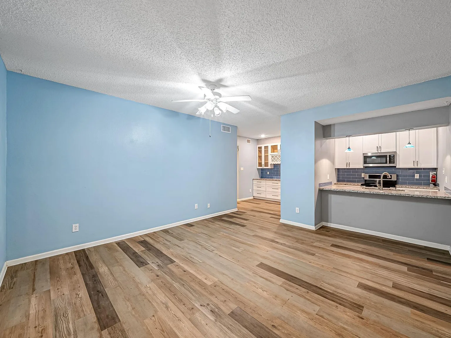 2 bed, 1.0 bath, 902 sqft, $1,750 — Photo 3