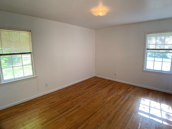 4th image of 2401 Deborah Dr