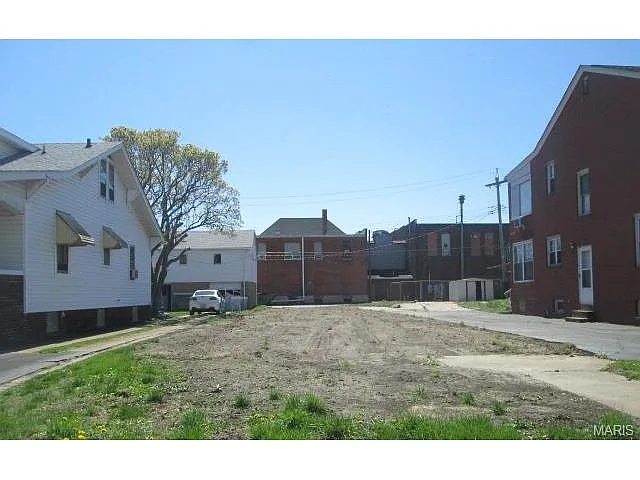 1524 4th St photo 1