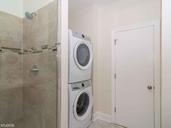 3rd image of 1701 N Clybourn Ave #3