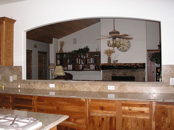 Kitchen/ Living Room