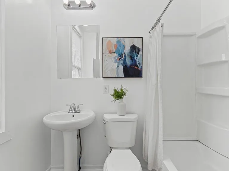 811 Queen Ave N #1 — Photo 11