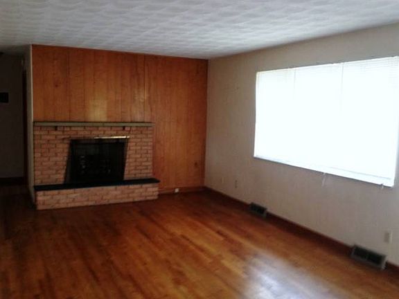 3rd image of 523 E Cottage Ave