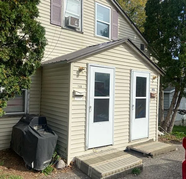 413 8th Ave E — Photo 1