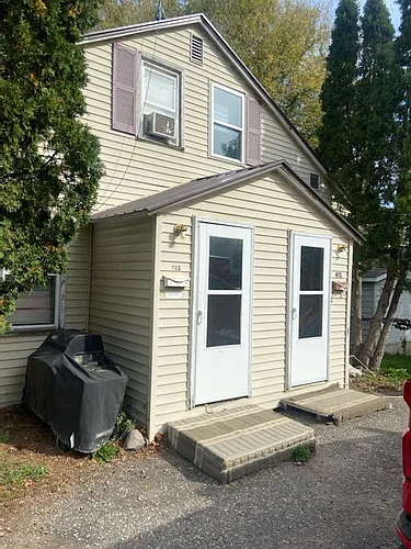 413 8th Ave E Photo 1